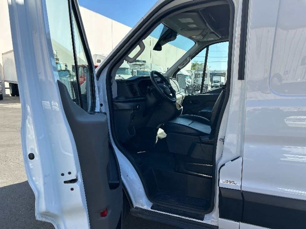 Cargo Van (Panel Van)-Light and Medium Duty Trucks-Ford-2023-Transit 250-Vernon-CA-40,865\n\t\tmiles-$ 48,250 - Image 14