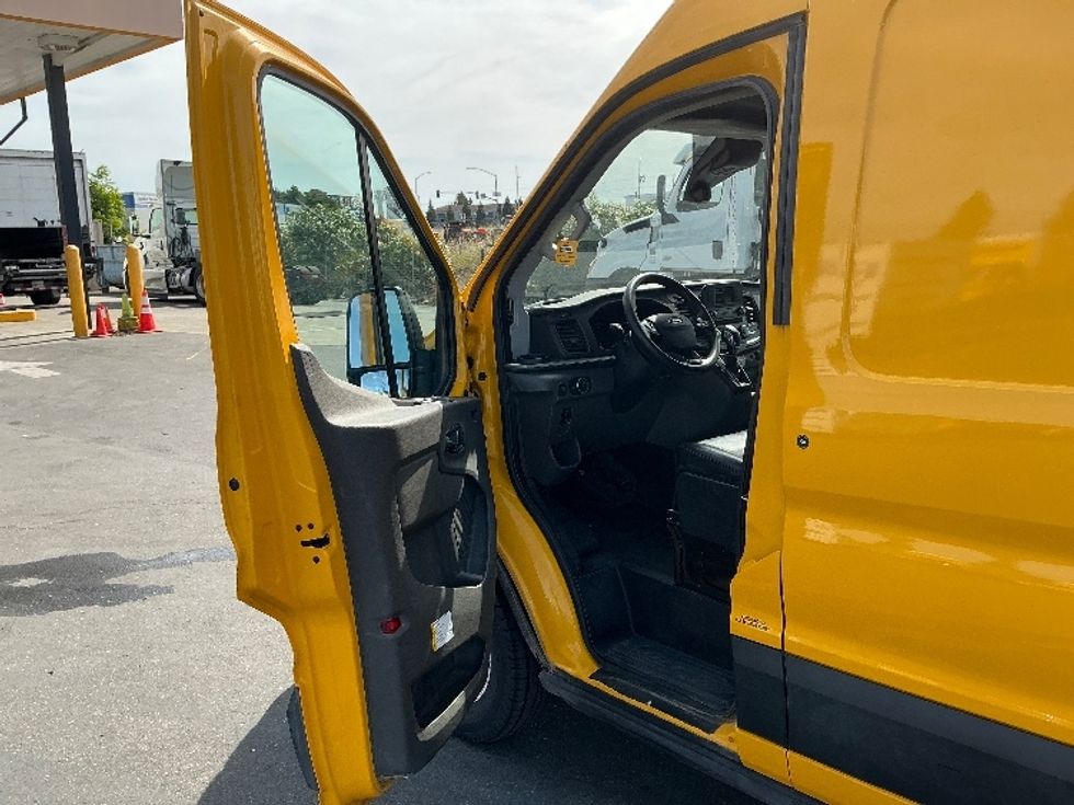 Cargo Van (Panel Van)-Light and Medium Duty Trucks-Ford-2023-Transit 250-West Sacramento-CA-91,280\n\t\tmiles-$ 37,750 - Image 16