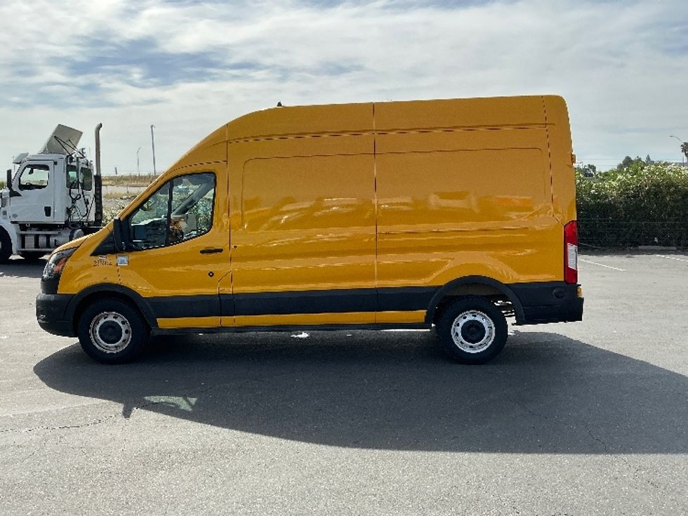 Cargo Van (Panel Van)-Light and Medium Duty Trucks-Ford-2023-Transit 250-West Sacramento-CA-91,280\n\t\tmiles-$ 37,750 - Image 4