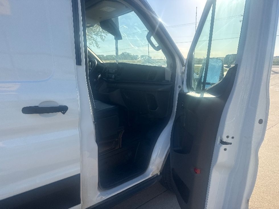 Cargo Van (Panel Van)-Light and Medium Duty Trucks-Ford-2023-Transit 250-Wichita-KS-103,545\n\t\tmiles-$ 36,250 - Image 19