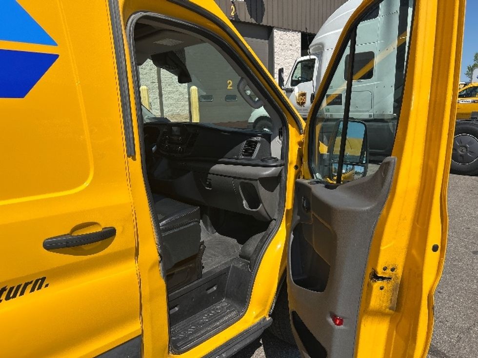 Cargo Van (Panel Van)-Light and Medium Duty Trucks-Ford-2023-Transit 250-Windsor-WI-79,675\n\t\tmiles-$ 42,500 - Image 18