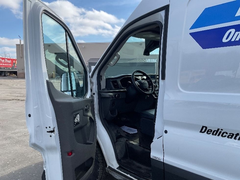 Cargo Van (Panel Van)-Light and Medium Duty Trucks-Ford-2023-Transit 250-Zelienople-PA-124,034\n\t\tmiles-$ 38,750 - Image 13