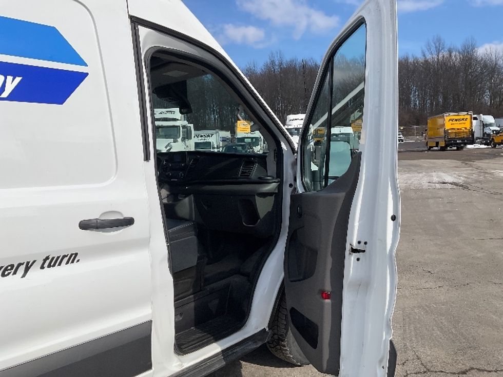 Cargo Van (Panel Van)-Light and Medium Duty Trucks-Ford-2023-Transit 250-Zelienople-PA-124,034\n\t\tmiles-$ 38,750 - Image 17