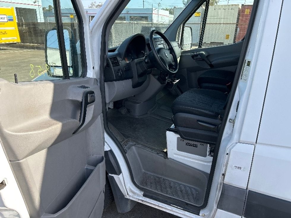 Cargo Van (Panel Van)-Light and Medium Duty Trucks-Freightliner-2015-Sprinter-Ventura-CA-198,780\n\t\tmiles-$ 16,500 - Image 15