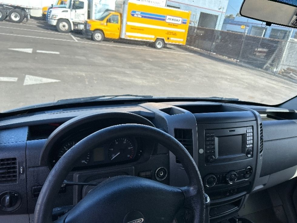 Cargo Van (Panel Van)-Light and Medium Duty Trucks-Freightliner-2015-Sprinter-Ventura-CA-198,780\n\t\tmiles-$ 16,500 - Image 17