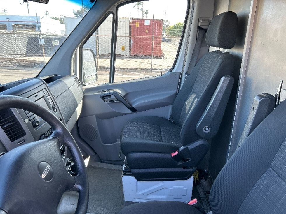 Cargo Van (Panel Van)-Light and Medium Duty Trucks-Freightliner-2015-Sprinter-Ventura-CA-198,780\n\t\tmiles-$ 16,500 - Image 18