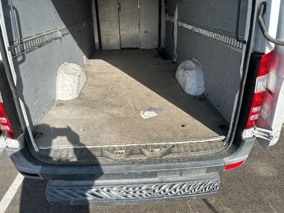 Cargo Van (Panel Van)-Light and Medium Duty Trucks-Freightliner-2015-Sprinter-Ventura-CA-198,780\n\t\tmiles-$ 16,500 - Image 9