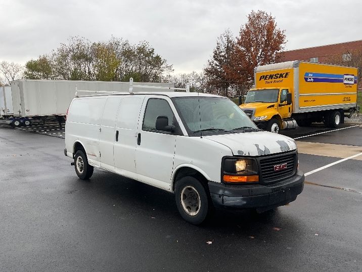 2011 gmc box truck