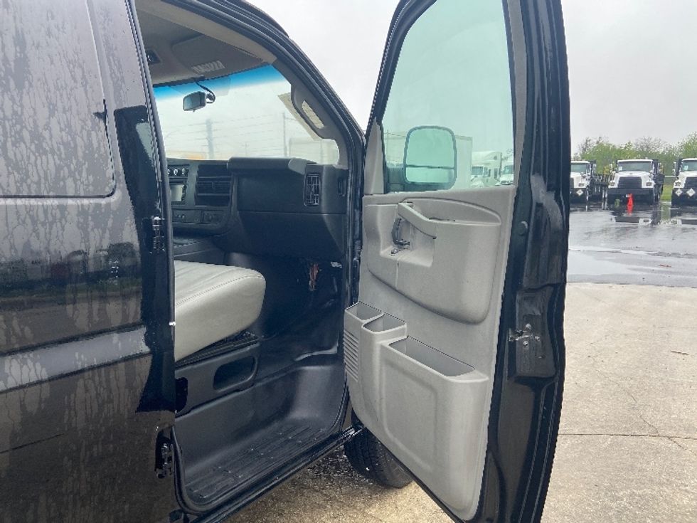 Cargo Van (Panel Van)-Light and Medium Duty Trucks-GMC-2018-Savana G23405-San Antonio-TX-52,340\n\t\tmiles-$ 24,250 - Image 18