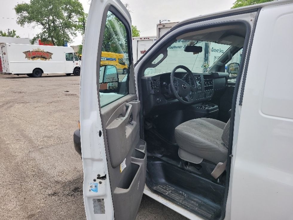 Cargo Van (Panel Van)-Light and Medium Duty Trucks-GMC-2019-Savana G23705-Chicago (Melrose Park)-IL-116,442\n\t\tmiles-$ 26,500 - Image 15