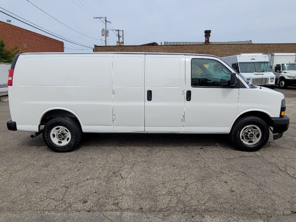 Cargo Van (Panel Van)-Light and Medium Duty Trucks-GMC-2019-Savana G23705-Chicago (Melrose Park)-IL-116,442\n\t\tmiles-$ 26,500 - Image 14