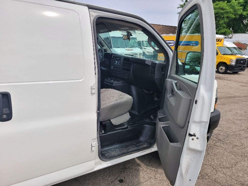 Cargo Van (Panel Van)-Light and Medium Duty Trucks-GMC-2019-Savana G23705-Chicago (Melrose Park)-IL-116,442\n\t\tmiles-$ 26,500 - Image 19