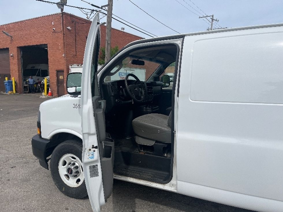 Cargo Van (Panel Van)-Light and Medium Duty Trucks-GMC-2019-Savana G23705-Chicago (Melrose Park)-IL-81,220\n\t\tmiles-$ 28,000 - Image 16