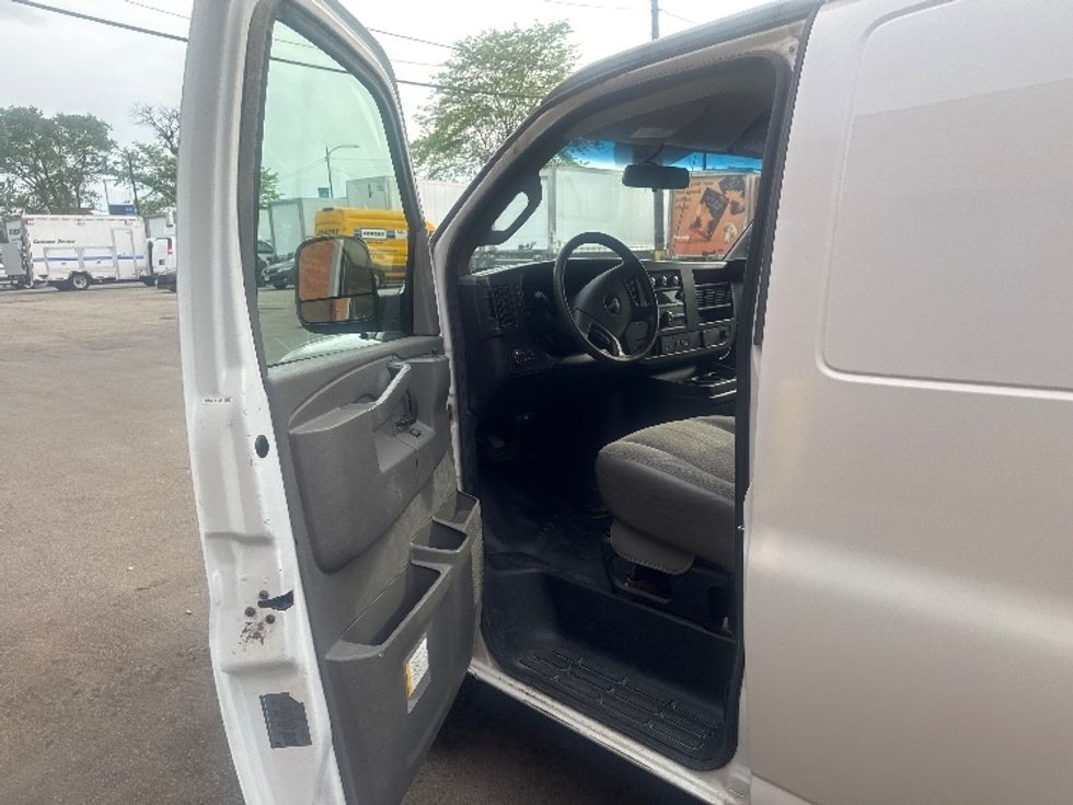 Cargo Van (Panel Van)-Light and Medium Duty Trucks-GMC-2019-Savana G23705-La Porte-IN-88,818\n\t\tmiles-$ 26,750 - Image 16
