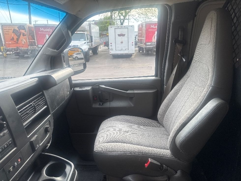 Cargo Van (Panel Van)-Light and Medium Duty Trucks-GMC-2019-Savana G23705-La Porte-IN-88,818\n\t\tmiles-$ 26,750 - Image 19