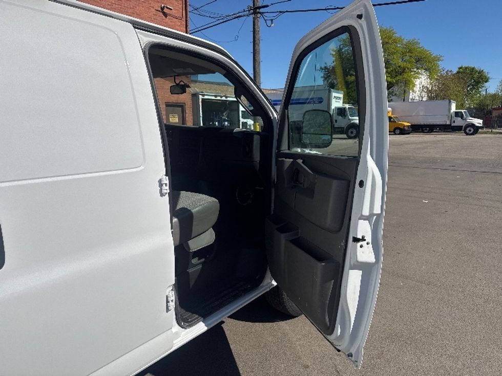 Cargo Van (Panel Van)-Light and Medium Duty Trucks-GMC-2019-Savana G23705-La Porte-IN-97,417\n\t\tmiles-$ 26,250 - Image 18