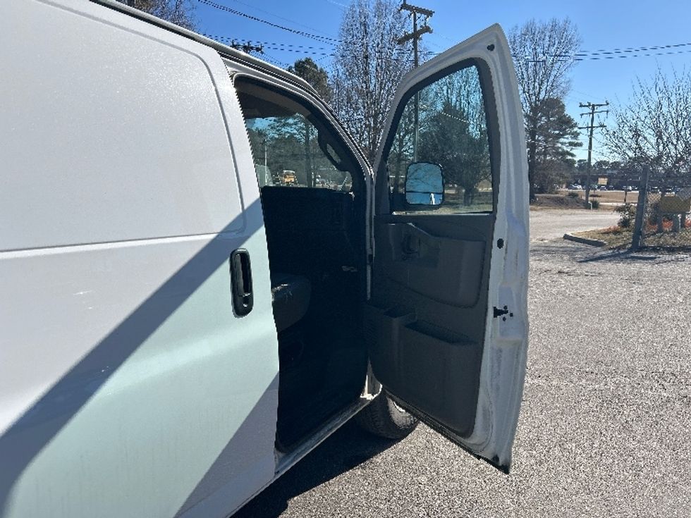 Cargo Van (Panel Van)-Light and Medium Duty Trucks-GMC-2019-Savana G23705-Prince George-VA-91,513\n\t\tmiles-$ 25,000 - Image 20
