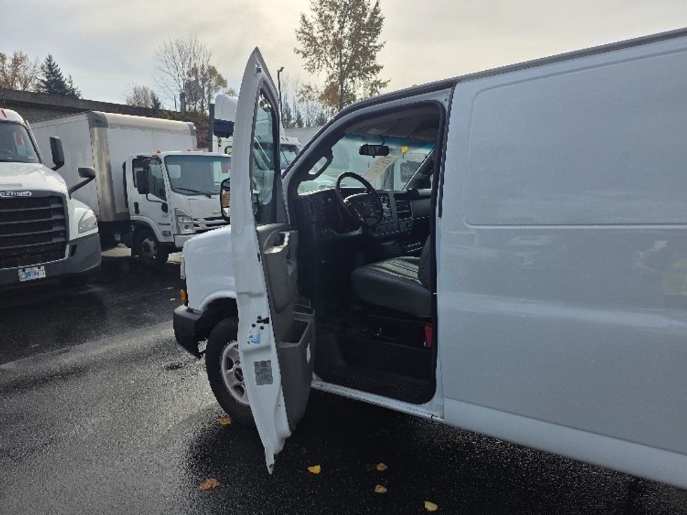 Cargo Van (Panel Van)-Light and Medium Duty Trucks-GMC-2019-Savana G33705-Tukwila-WA-56,578\n\t\tmiles-$ 30,000 - Image 16