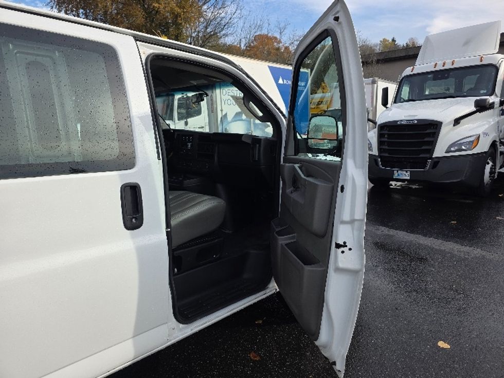 Cargo Van (Panel Van)-Light and Medium Duty Trucks-GMC-2019-Savana G33705-Tukwila-WA-56,578\n\t\tmiles-$ 30,000 - Image 20