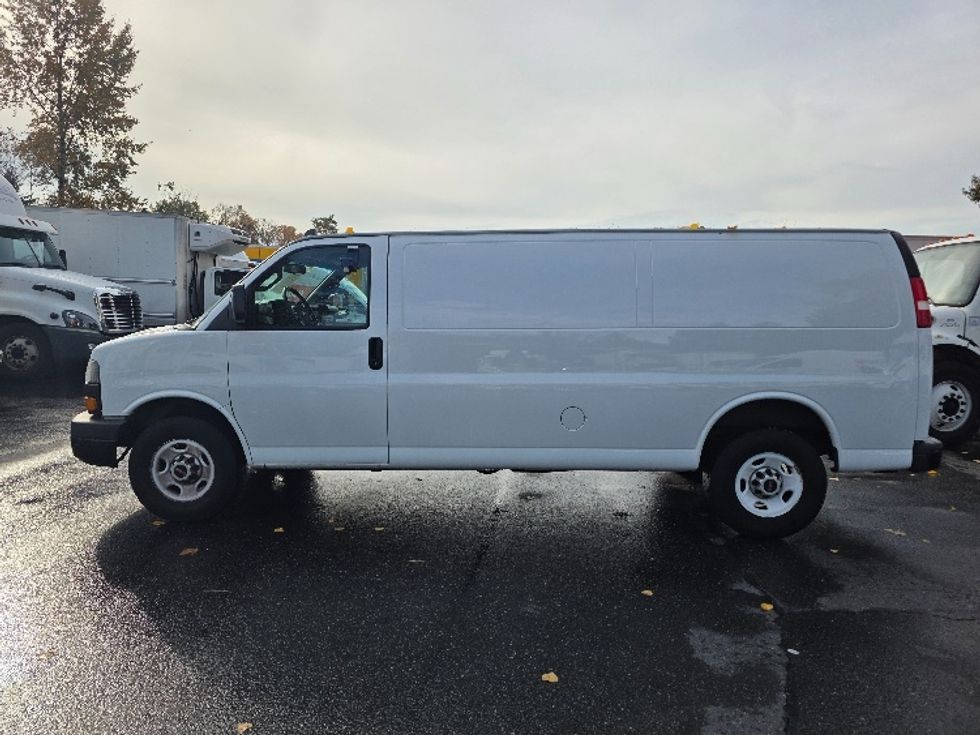 Cargo Van (Panel Van)-Light and Medium Duty Trucks-GMC-2019-Savana G33705-Tukwila-WA-56,578\n\t\tmiles-$ 30,000 - Image 4