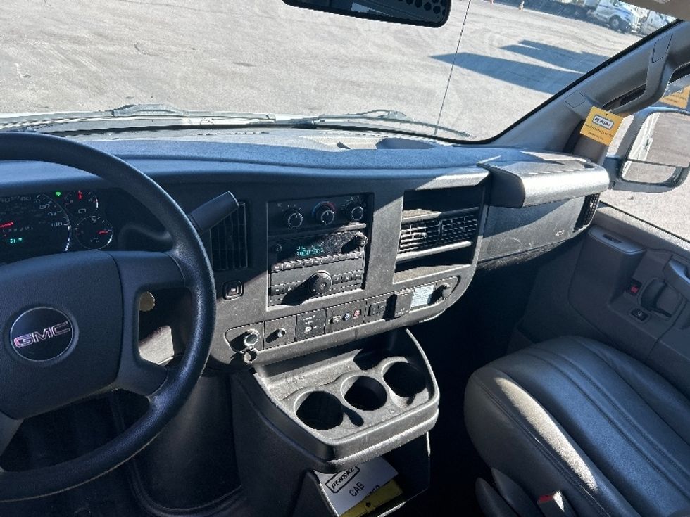 Cargo Van (Panel Van)-Light and Medium Duty Trucks-GMC-2020-Savana G23705-Kansas City-MO-64,399\n\t\tmiles-$ 28,250 - Image 17