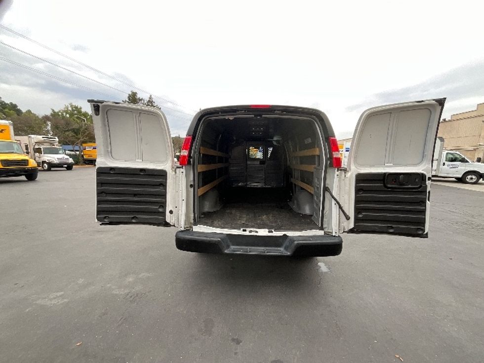 2020 Gmc Savana photo 3