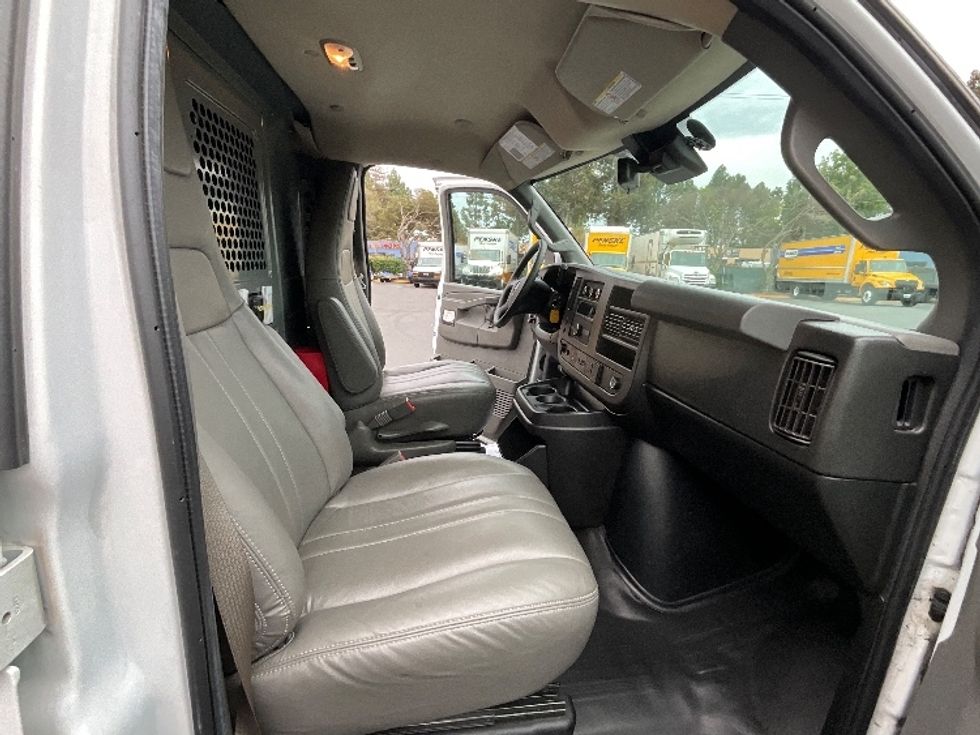 2020 Gmc Savana photo 14