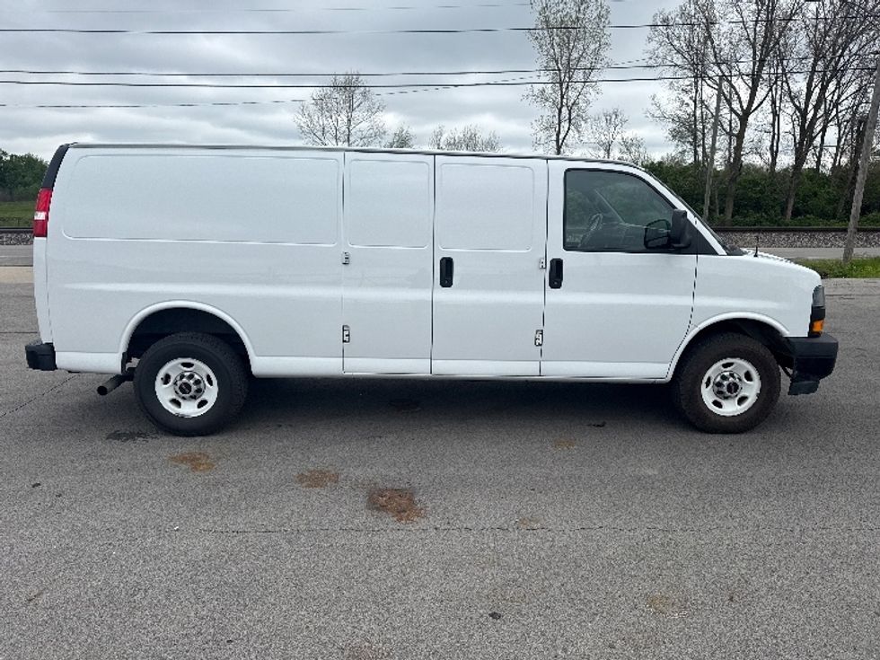Cargo Van (Panel Van)-Light and Medium Duty Trucks-GMC-2021-Savana G33705-Fort Wayne-IN-102,188\n\t\tmiles-$ 30,500 - Image 15