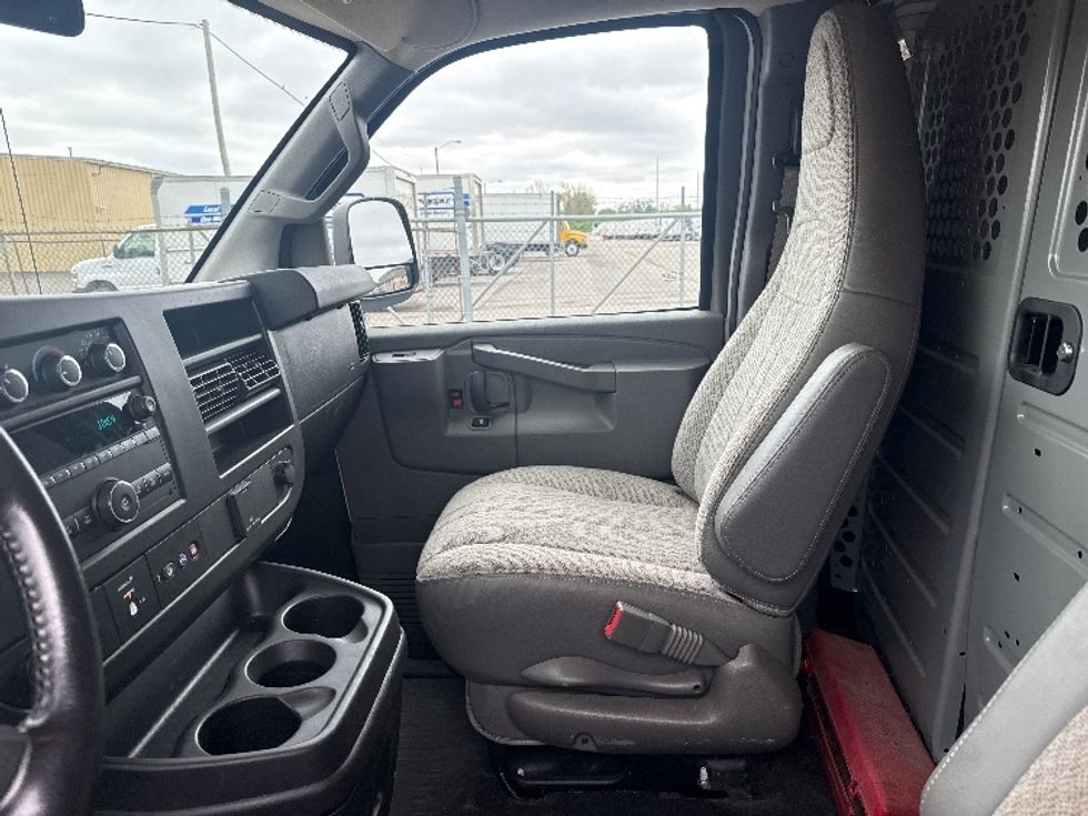 Cargo Van (Panel Van)-Light and Medium Duty Trucks-GMC-2021-Savana G33705-Fort Wayne-IN-102,188\n\t\tmiles-$ 30,500 - Image 19
