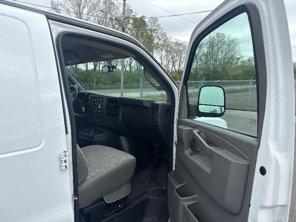 Cargo Van (Panel Van)-Light and Medium Duty Trucks-GMC-2021-Savana G33705-Fort Wayne-IN-102,188\n\t\tmiles-$ 30,500 - Image 20