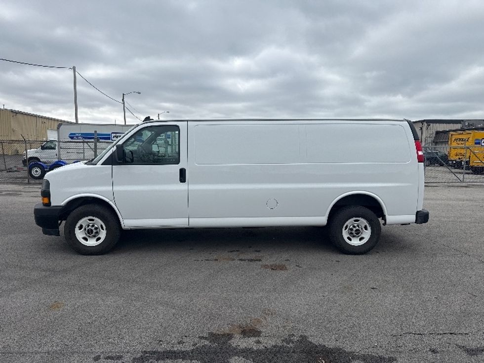 Cargo Van (Panel Van)-Light and Medium Duty Trucks-GMC-2021-Savana G33705-Fort Wayne-IN-102,188\n\t\tmiles-$ 30,500 - Image 4