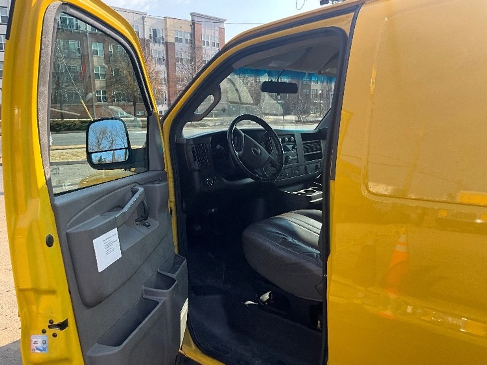 Cargo Van (Panel Van)-Light and Medium Duty Trucks-GMC-2022-Savana G23405-Alexandria-VA-65,494\n\t\tmiles-$ 27,500 - Image 13