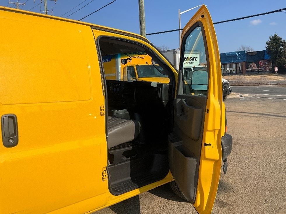 Cargo Van (Panel Van)-Light and Medium Duty Trucks-GMC-2022-Savana G23405-Alexandria-VA-65,494\n\t\tmiles-$ 27,500 - Image 17