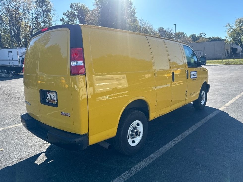 Cargo Van (Panel Van)-Light and Medium Duty Trucks-GMC-2022-Savana G23405-Capitol Heights-MD-116,791\n\t\tmiles-$ 20,500 - Image 12