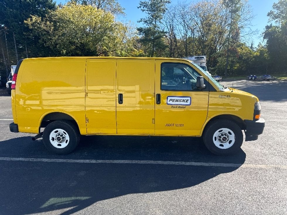 Cargo Van (Panel Van)-Light and Medium Duty Trucks-GMC-2022-Savana G23405-Capitol Heights-MD-116,791\n\t\tmiles-$ 20,500 - Image 14