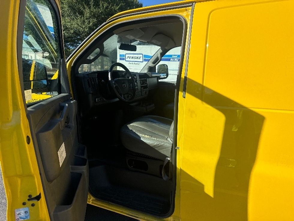 Cargo Van (Panel Van)-Light and Medium Duty Trucks-GMC-2022-Savana G23405-Capitol Heights-MD-116,791\n\t\tmiles-$ 20,500 - Image 15