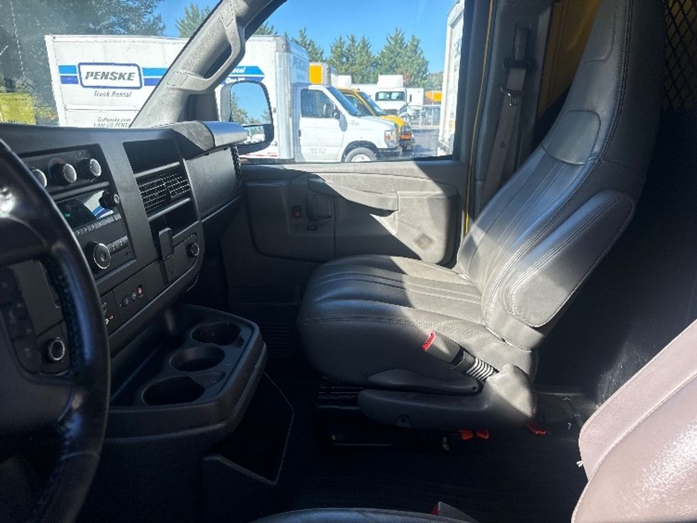 Cargo Van (Panel Van)-Light and Medium Duty Trucks-GMC-2022-Savana G23405-Capitol Heights-MD-116,791\n\t\tmiles-$ 20,500 - Image 18