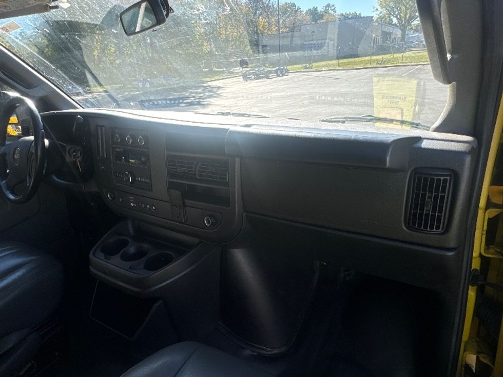 Cargo Van (Panel Van)-Light and Medium Duty Trucks-GMC-2022-Savana G23405-Capitol Heights-MD-116,791\n\t\tmiles-$ 20,500 - Image 21