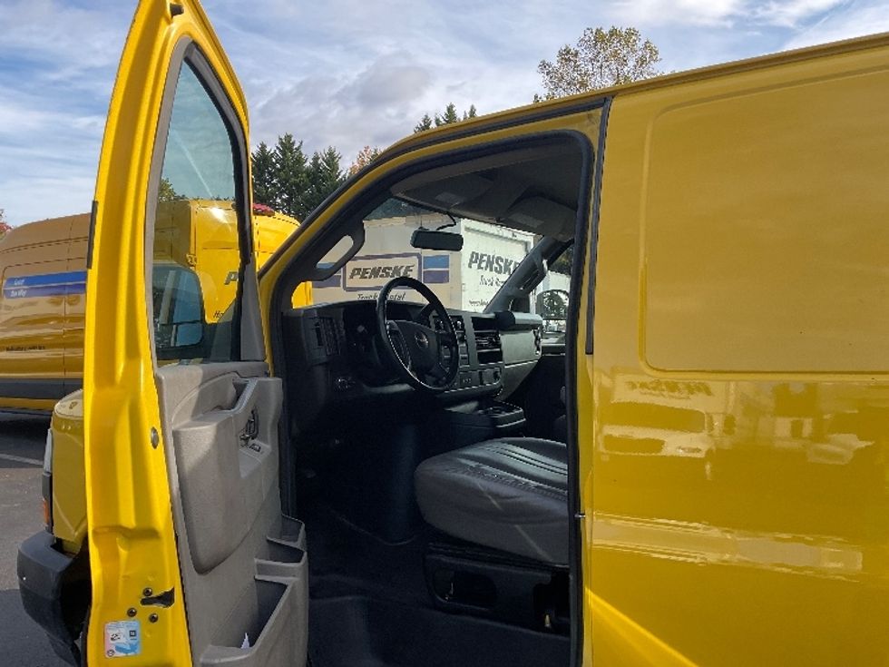 Cargo Van (Panel Van)-Light and Medium Duty Trucks-GMC-2022-Savana G23405-Capitol Heights-MD-117,360\n\t\tmiles-$ 20,500 - Image 16