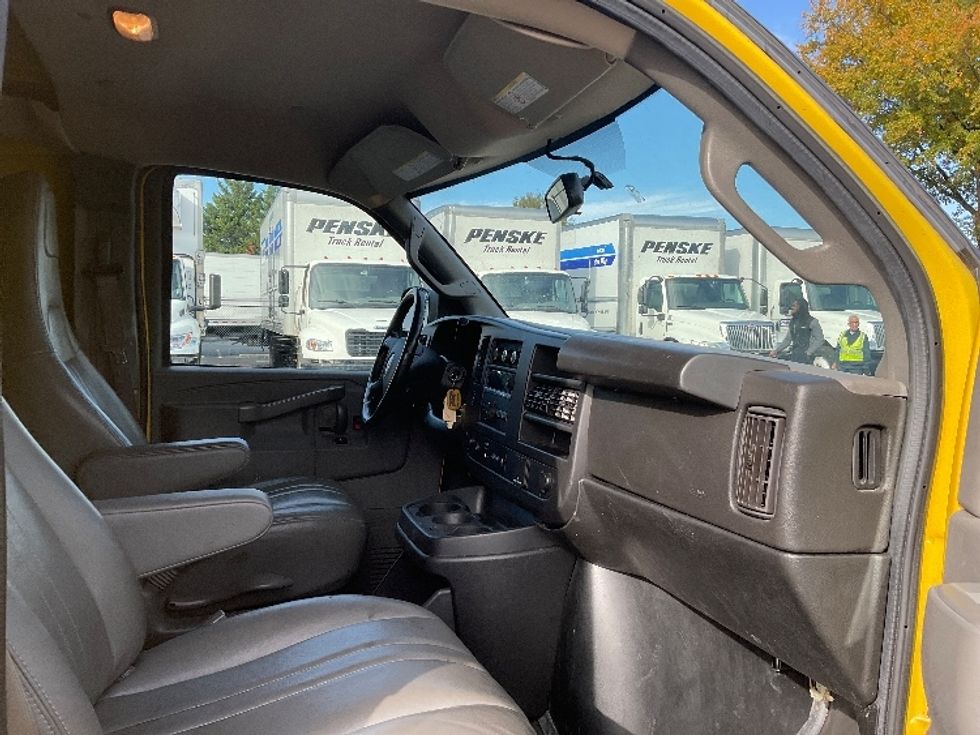 Cargo Van (Panel Van)-Light and Medium Duty Trucks-GMC-2022-Savana G23405-Capitol Heights-MD-117,360\n\t\tmiles-$ 20,500 - Image 22