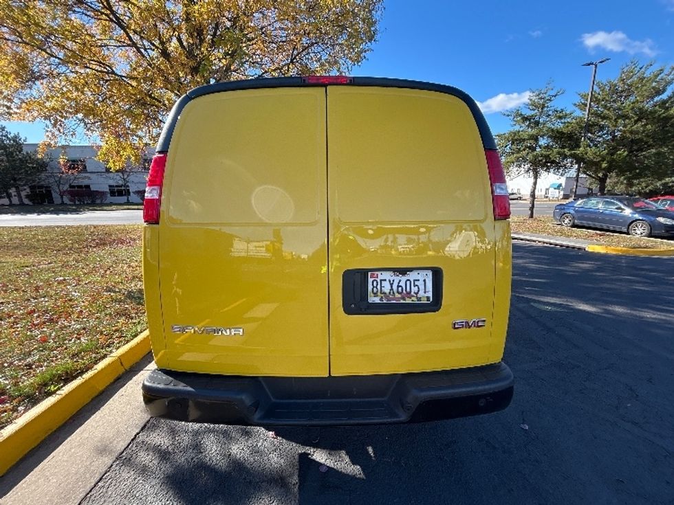 2022 Gmc Savana 2500 Cargo photo 2