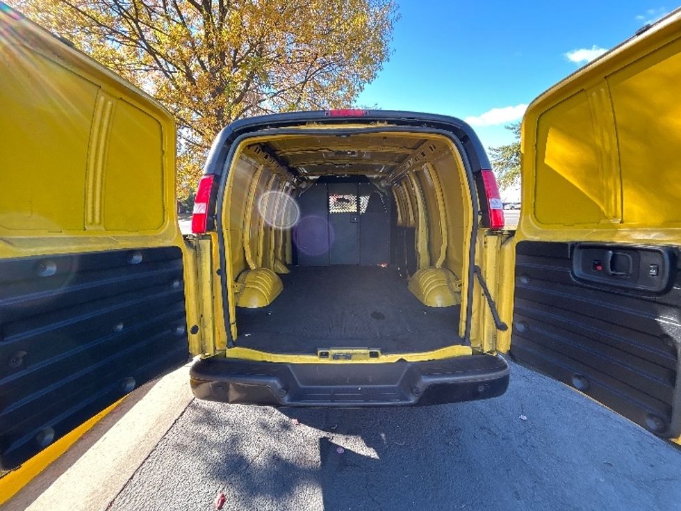 2022 Gmc Savana 2500 Cargo photo 3