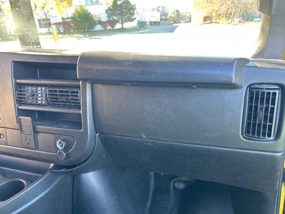 Cargo Van (Panel Van)-Light and Medium Duty Trucks-GMC-2022-Savana G23405-Capitol Heights-MD-136,096\n\t\tmiles-$ 18,750 - Image 18