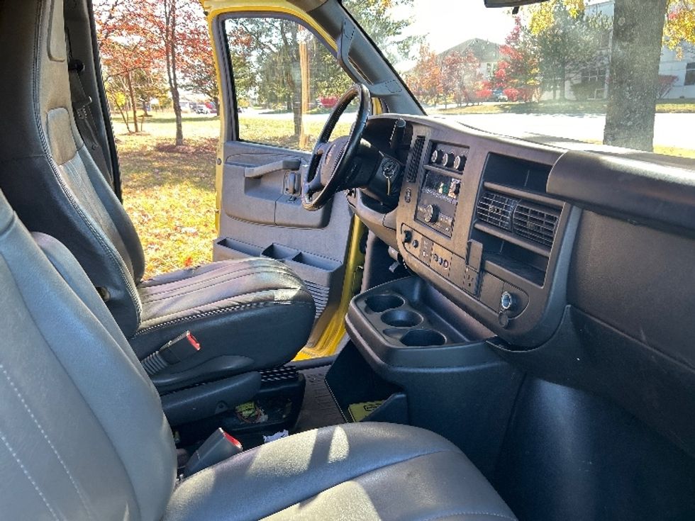 Cargo Van (Panel Van)-Light and Medium Duty Trucks-GMC-2022-Savana G23405-Capitol Heights-MD-136,096\n\t\tmiles-$ 18,750 - Image 19