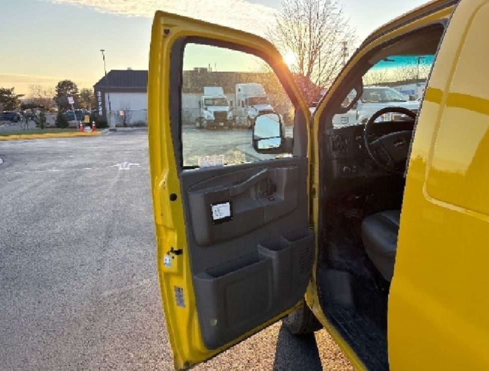 Cargo Van (Panel Van)-Light and Medium Duty Trucks-GMC-2022-Savana G23405-Capitol Heights-MD-37,118\n\t\tmiles-$ 30,250 - Image 18