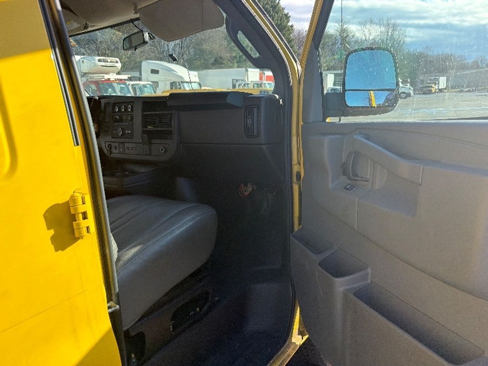 Cargo Van (Panel Van)-Light and Medium Duty Trucks-GMC-2022-Savana G23405-Capitol Heights-MD-49,527\n\t\tmiles-$ 29,000 - Image 19