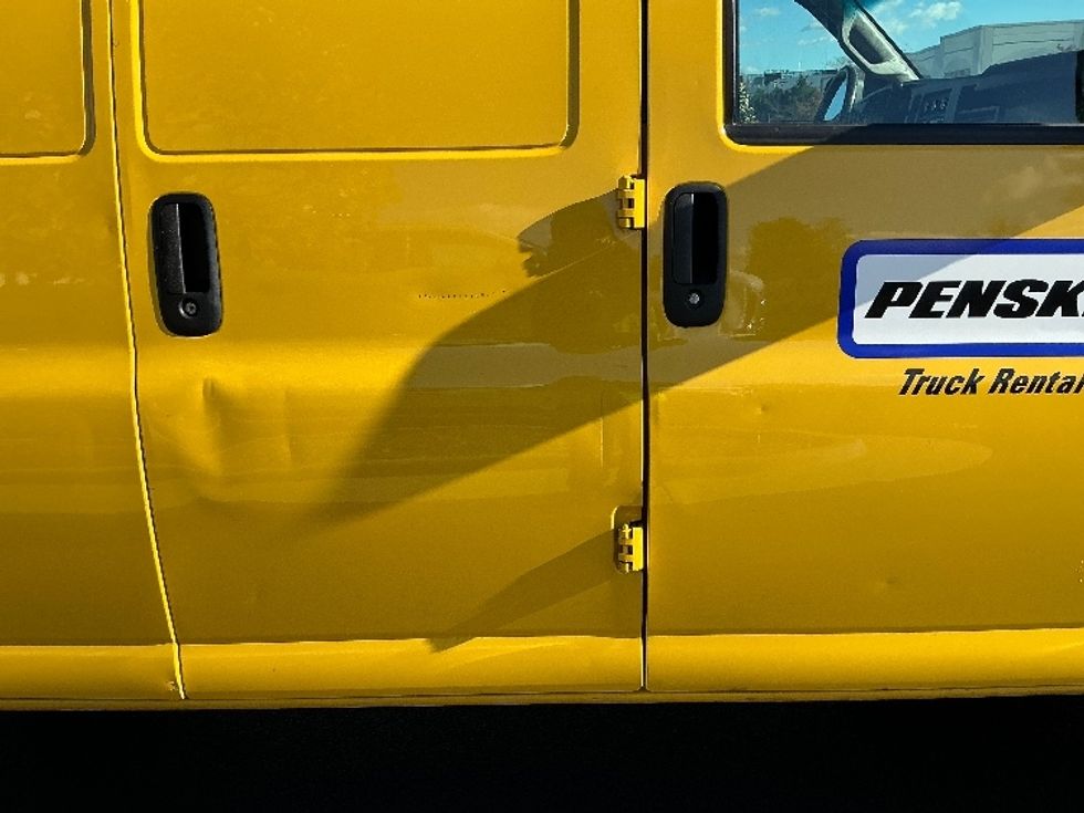 Cargo Van (Panel Van)-Light and Medium Duty Trucks-GMC-2022-Savana G23405-Capitol Heights-MD-58,991\n\t\tmiles-$ 28,250 - Image 22