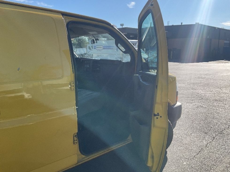 Cargo Van (Panel Van)-Light and Medium Duty Trucks-GMC-2022-Savana G23405-Capitol Heights-MD-76,905\n\t\tmiles-$ 26,500 - Image 16