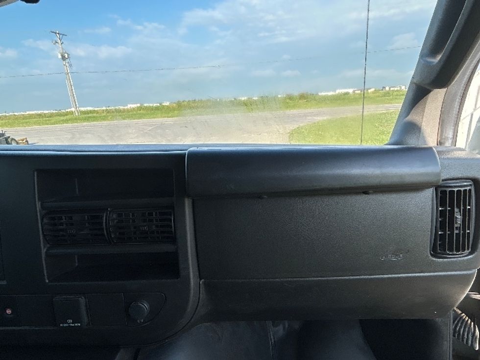 Cargo Van (Panel Van)-Light and Medium Duty Trucks-GMC-2022-Savana G23405-Dallas-TX-79,798\n\t\tmiles-$ 33,250 - Image 21