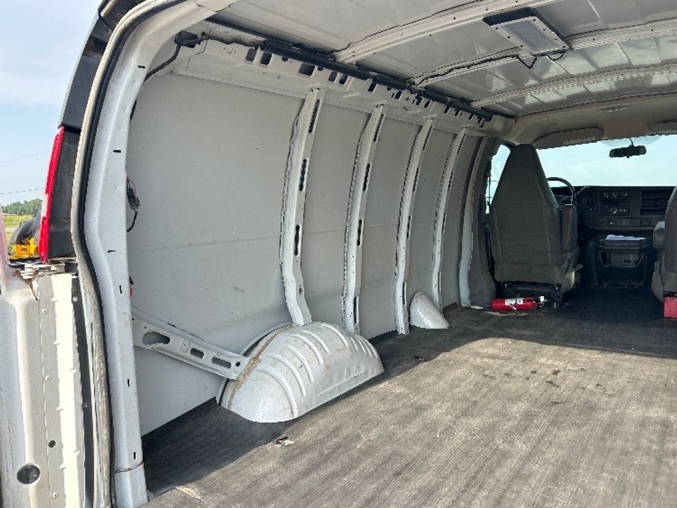 Cargo Van (Panel Van)-Light and Medium Duty Trucks-GMC-2022-Savana G23405-Dallas-TX-92,537\n\t\tmiles-$ 31,000 - Image 10